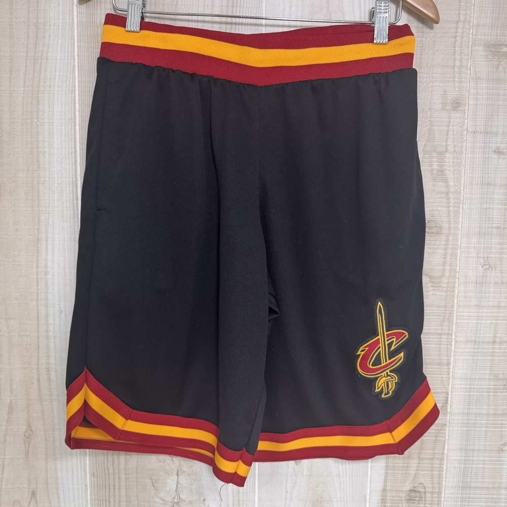Cleveland Cavaliers Cavs NBA Basketball Shorts Mens Small Black Yellow‎ Red